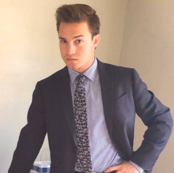 Daxton Gillette - Poshmark Profile Picture of Daxton Gillette (@daxtongillette) on Poshmark