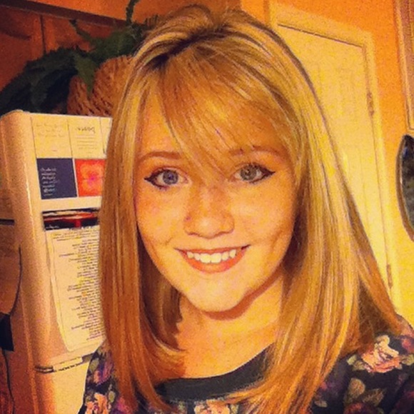 Profile Picture of Abby Pharo (@abby_lieselotte) on Poshmark