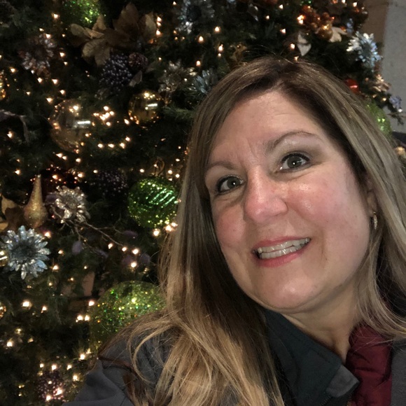 Annette Noller - Poshmark Profile Picture of Annette Noller (@annettechamp) on Poshmark