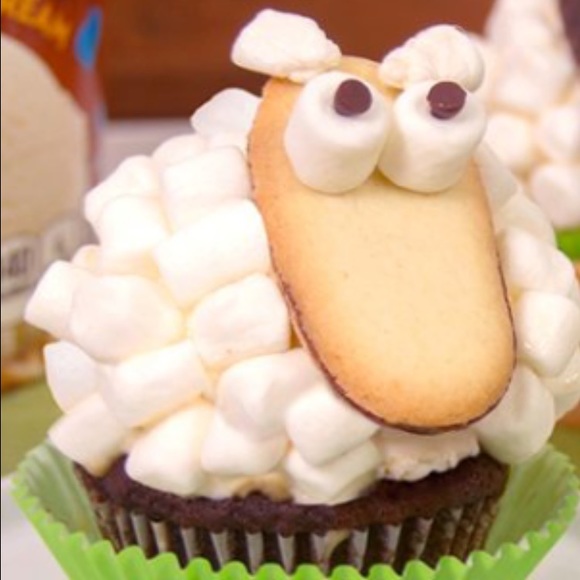 Profile Picture of Kris Nguyen (@kriswynn77) on Poshmark