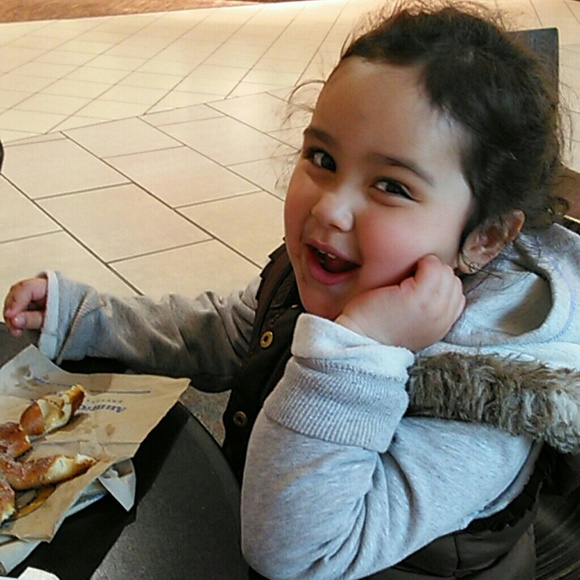 Profile Picture of Lupe Luna (@lupeluna) on Poshmark