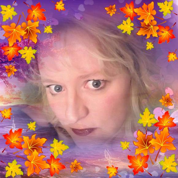 Profile Picture of Carrie Whitford (@fbserver) on Poshmark