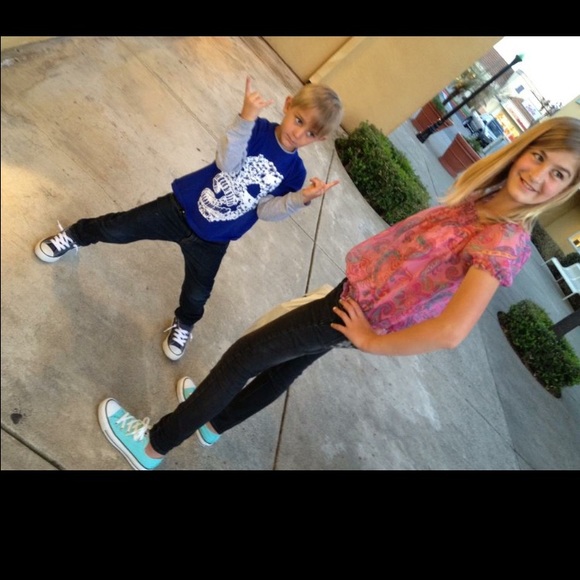 Profile Picture of Alexa Augustine (@alexa0_0) on Poshmark