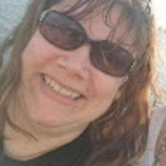 Profile Picture of Kelly Moore (@kellymoore71169) on Poshmark