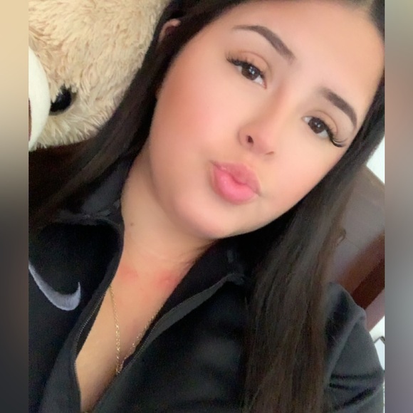 Profile Picture of Casandra Conteras (@cassyp05) on Poshmark