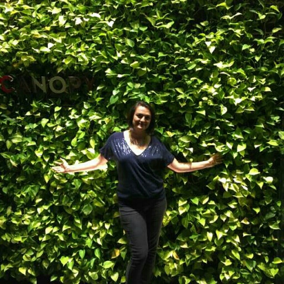 Profile Picture of Dana Draghici (@ddraghici) on Poshmark