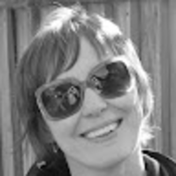 Profile Picture of Lisa Sunday (@lisasunday73) on Poshmark