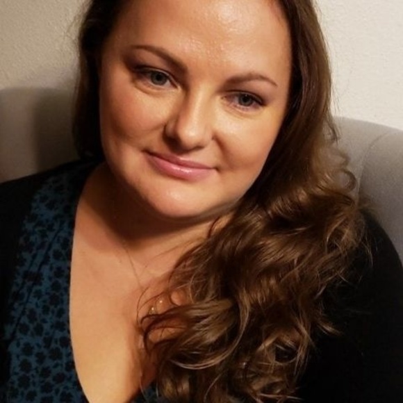 Profile Picture of Oksana Todorasco (@oxanailik) on Poshmark