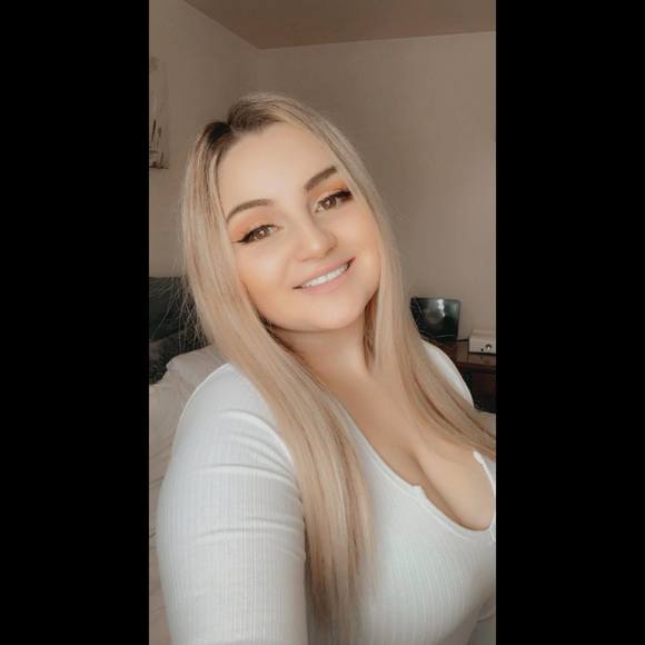 Profile Picture of Amy Duquette (@amyduquette920) on Poshmark