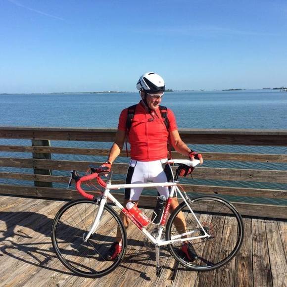 Profile Picture of Ugo Moi (@ugomoi) on Poshmark