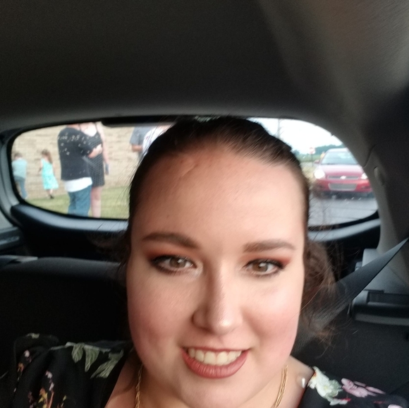 Profile Picture of Miranda Hutson (@pejohnson47) on Poshmark