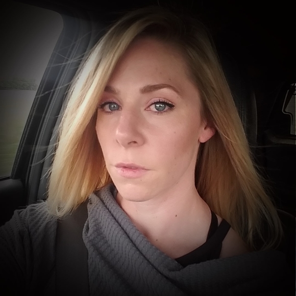 Profile Picture of Whitney Murphy (@whitmur) on Poshmark