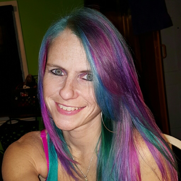Profile Picture of Lorie Varner (@misterystang) on Poshmark