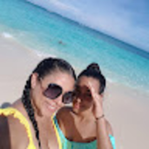 Profile Picture of Alejandra Santacruz (@alejasanta1112) on Poshmark