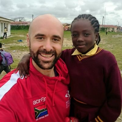 Profile Picture of Alex Leach (@AlexTeachLeach) on Twitter