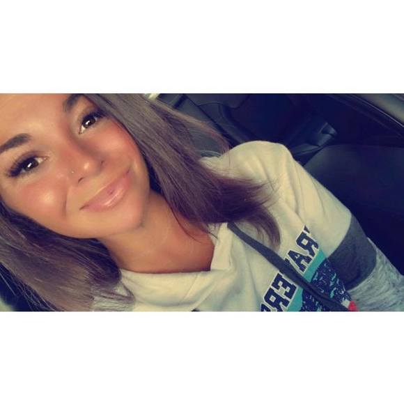 Profile Picture of Stephanie Rinaldi (@stephanierin933) on Poshmark