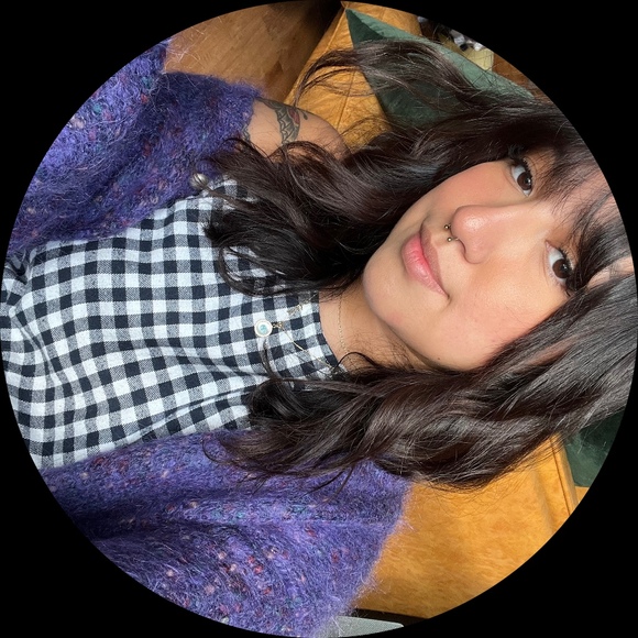 Profile Picture of Julia Monroy (@juliejulia96) on Poshmark