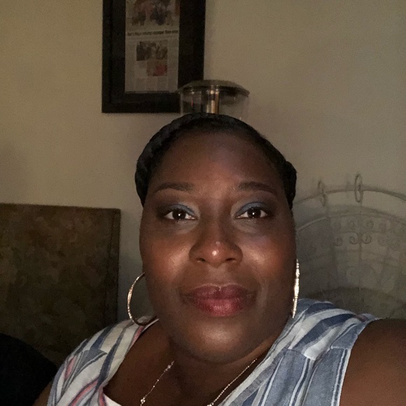 Profile Picture of Kawana Perrilloux (@coca2576) on Poshmark