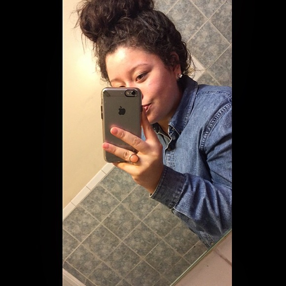 Profile Picture of Maidana Maidana (@maidana) on Poshmark