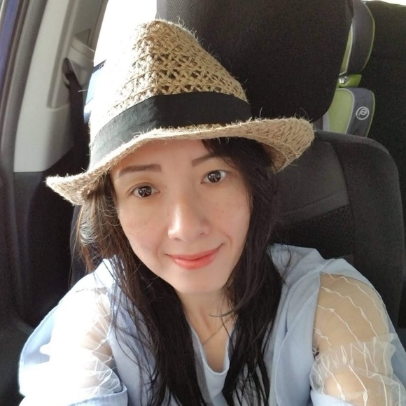 Profile Picture of Julia Vo (@juliavo73) on Poshmark