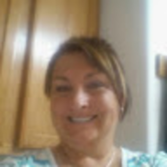 Profile Picture of Paula Mcelhinney (@pjmc55) on Poshmark