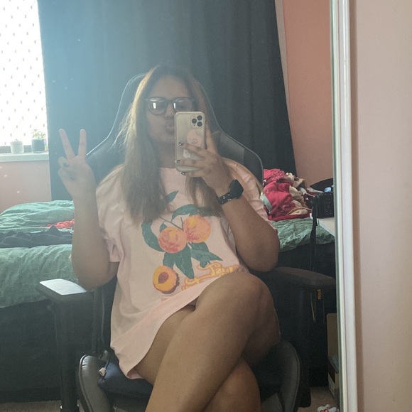 Profile Picture of Jess Singh (@niche_ayy) on Poshmark