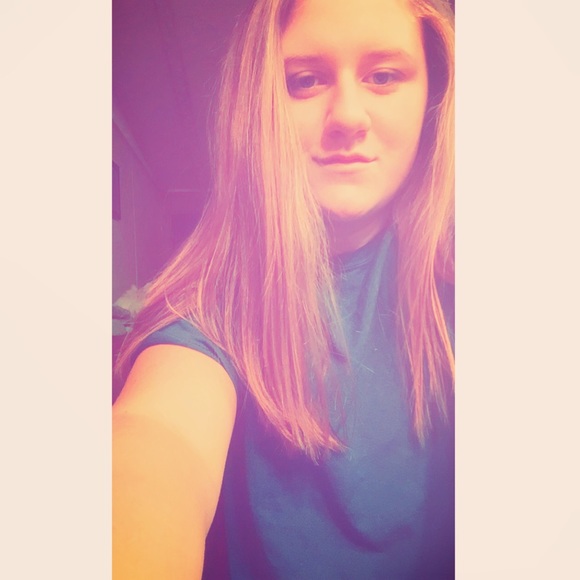 Profile Picture of Haley Duggan (@_haley) on Poshmark