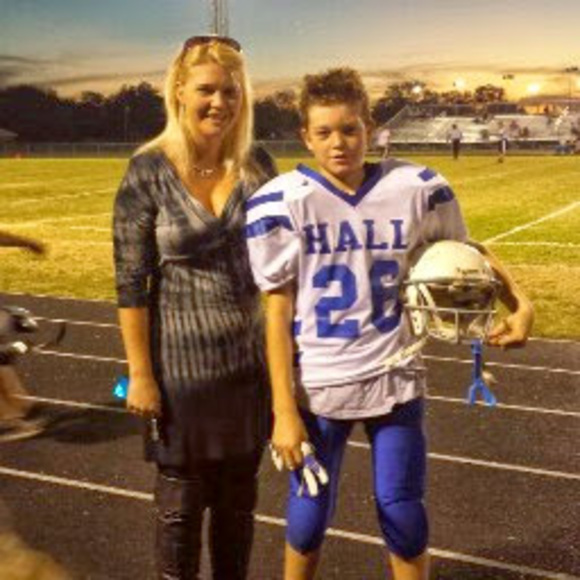 Profile Picture of Cassandra Stewart (@cassie8098) on Poshmark