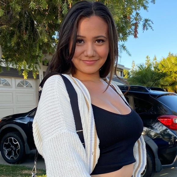 Profile Picture of Christina Komoto (@christinak79749) on Poshmark