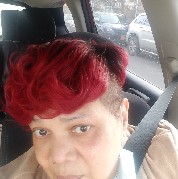 Profile Picture of Emma Chollette (@mamaemmac) on Poshmark