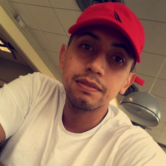 Profile Picture of Kevin Fuentes (@fuentk) on Poshmark