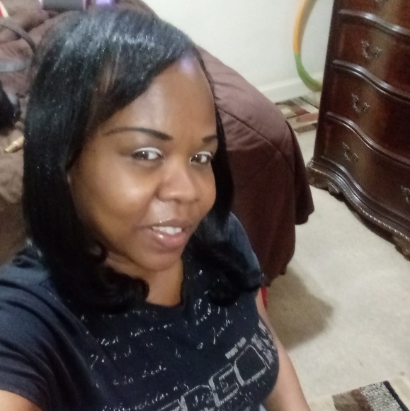 Profile Picture of Loretta Sims (@lorettasims80) on Poshmark