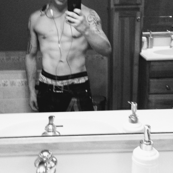 Profile Picture of Thomas Wilks (@sirtokealot420) on Poshmark