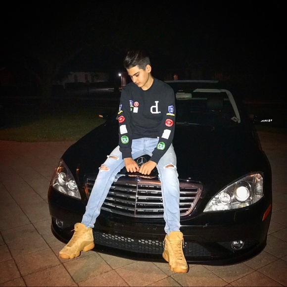 Profile Picture of Michael Santaro (@msantaro23) on Poshmark