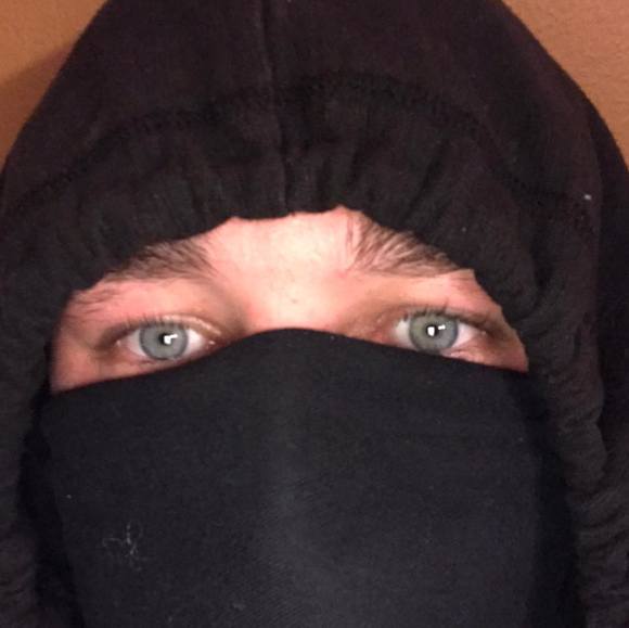 Profile Picture of Michael Vreeland (@mikevreeland) on Poshmark