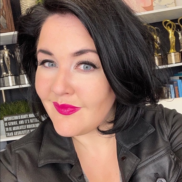 Profile Picture of Alison Craig (@thealicraig) on Poshmark