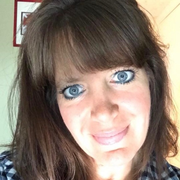 Profile Picture of Jennifer Vandergrift (@jenniferv873) on Poshmark