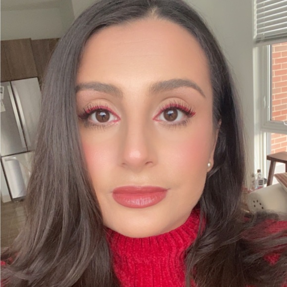 Profile Picture of Val Tuozzolo (@valtuozz501) on Poshmark