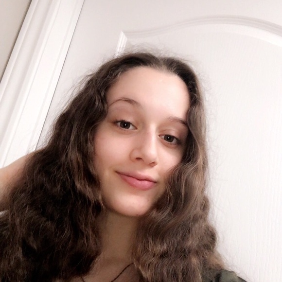 Profile Picture of Vicky Sirkovich (@vshirasir) on Poshmark