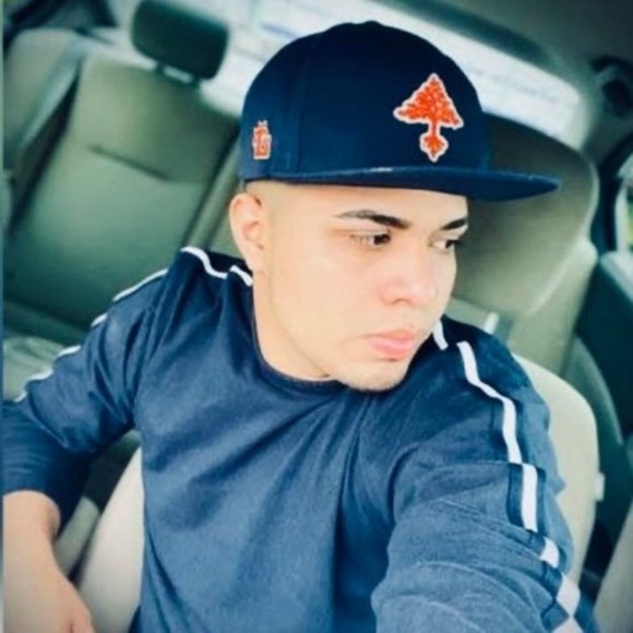 Profile Picture of Franklin Argumedo (@franklinargumed) on Poshmark