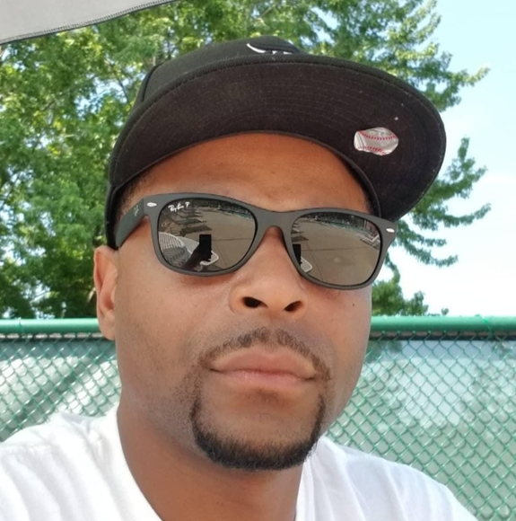 Profile Picture of Aaron Triplett (@a28triplett) on Poshmark