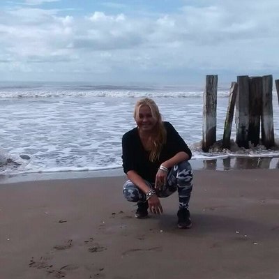 Profile Picture of Nancy Bernardo (@nancyveyron) on Twitter