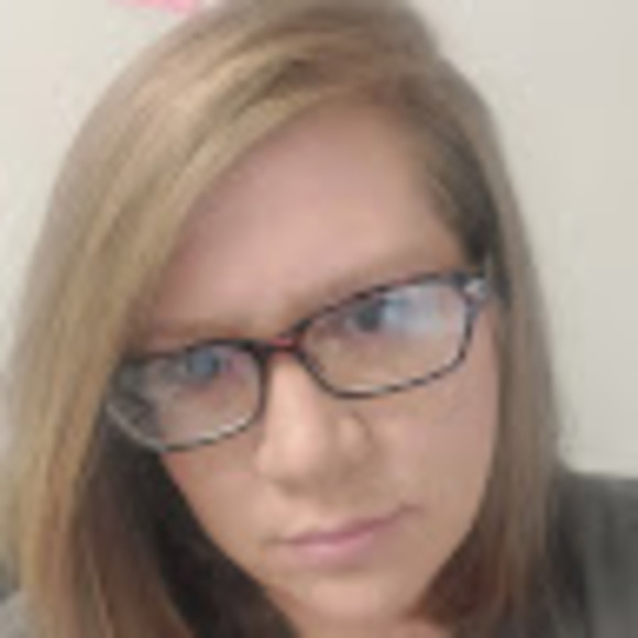 Profile Picture of Lori Mcmunn (@mcmunn1184) on Poshmark