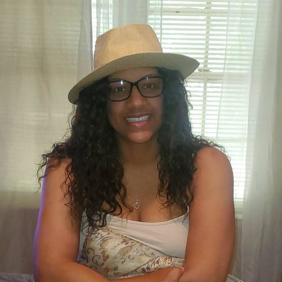 Profile Picture of Ashley Dirks (@onlypgurphun) on Poshmark