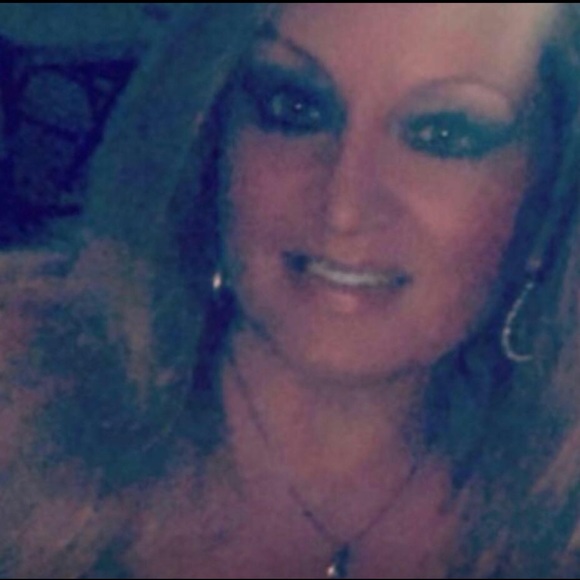 Profile Picture of Shawn Bowers (@shawnee000) on Poshmark