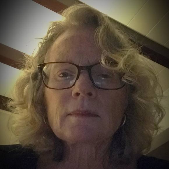 Profile Picture of Lola Leeming (@lolaleeming) on Poshmark