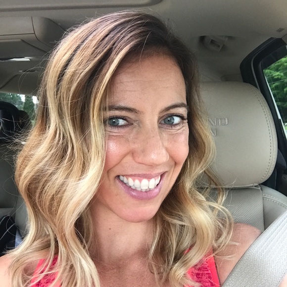 Profile Picture of Fawn Macadie (@fmacadie) on Poshmark