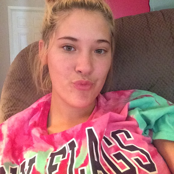 Profile Picture of Haylie Scudder (@hayliescudderx) on Poshmark