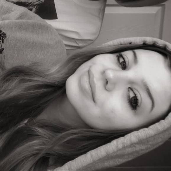 Profile Picture of Madison Dearing (@madison_dearing) on Poshmark