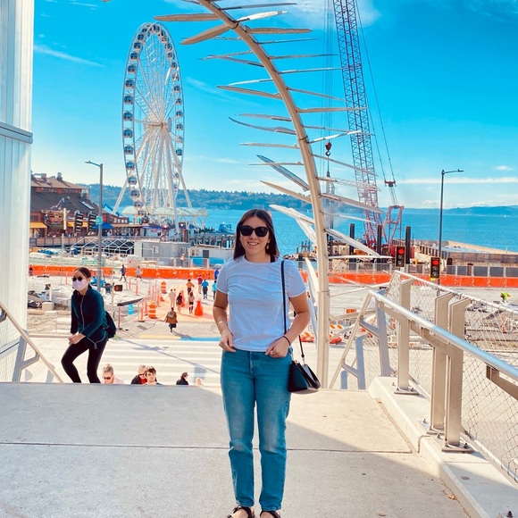 Aaron Handly - Poshmark Profile Picture of Aaron Handly (@aaron_handly5) on Poshmark